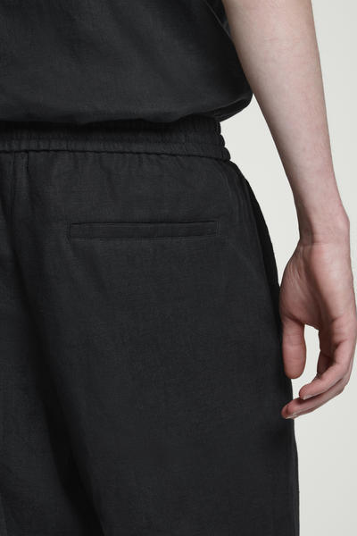 COS リネンゴム入りショートパンツ