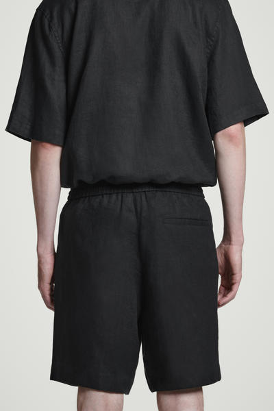 COS リネンゴム入りショートパンツ