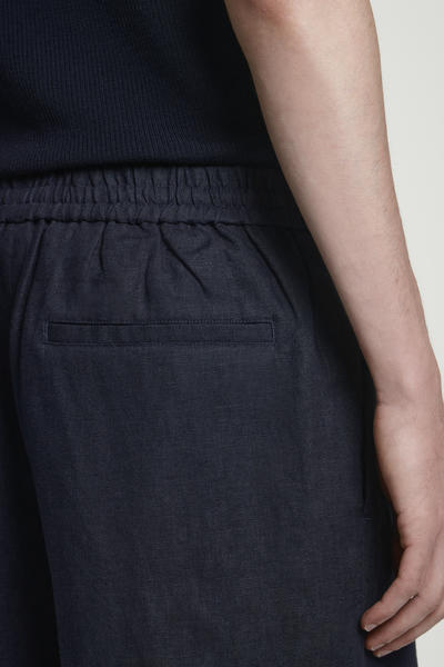 COS リネンゴム入りショートパンツ