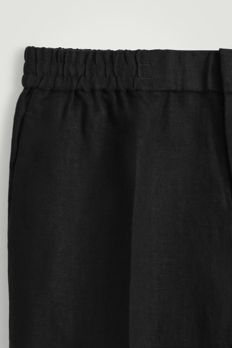 COS リネンゴム入りショートパンツ