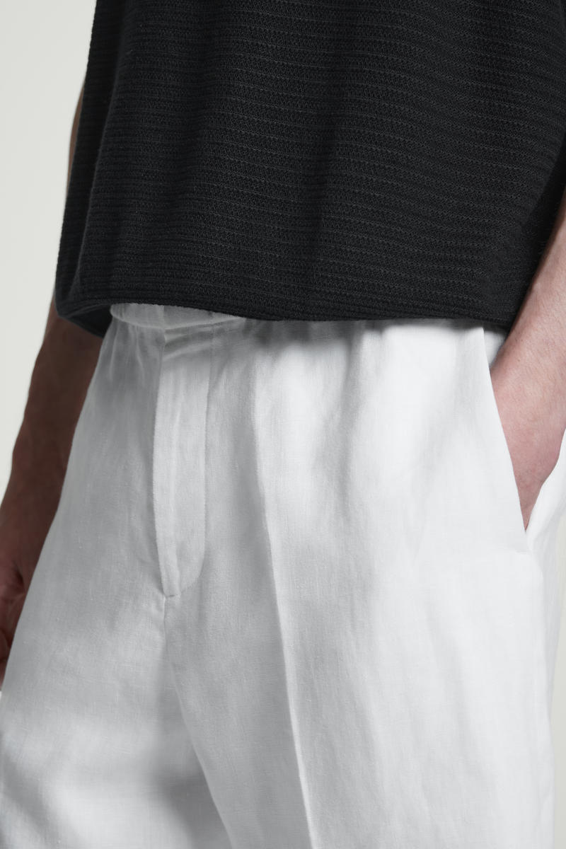 COS リネンゴム入りショートパンツ