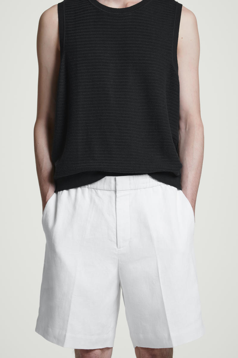 COS リネンゴム入りショートパンツ