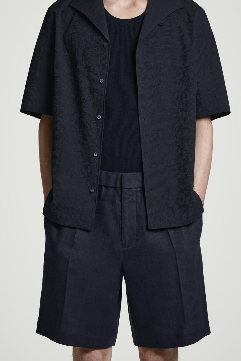 COS リネンゴム入りショートパンツ