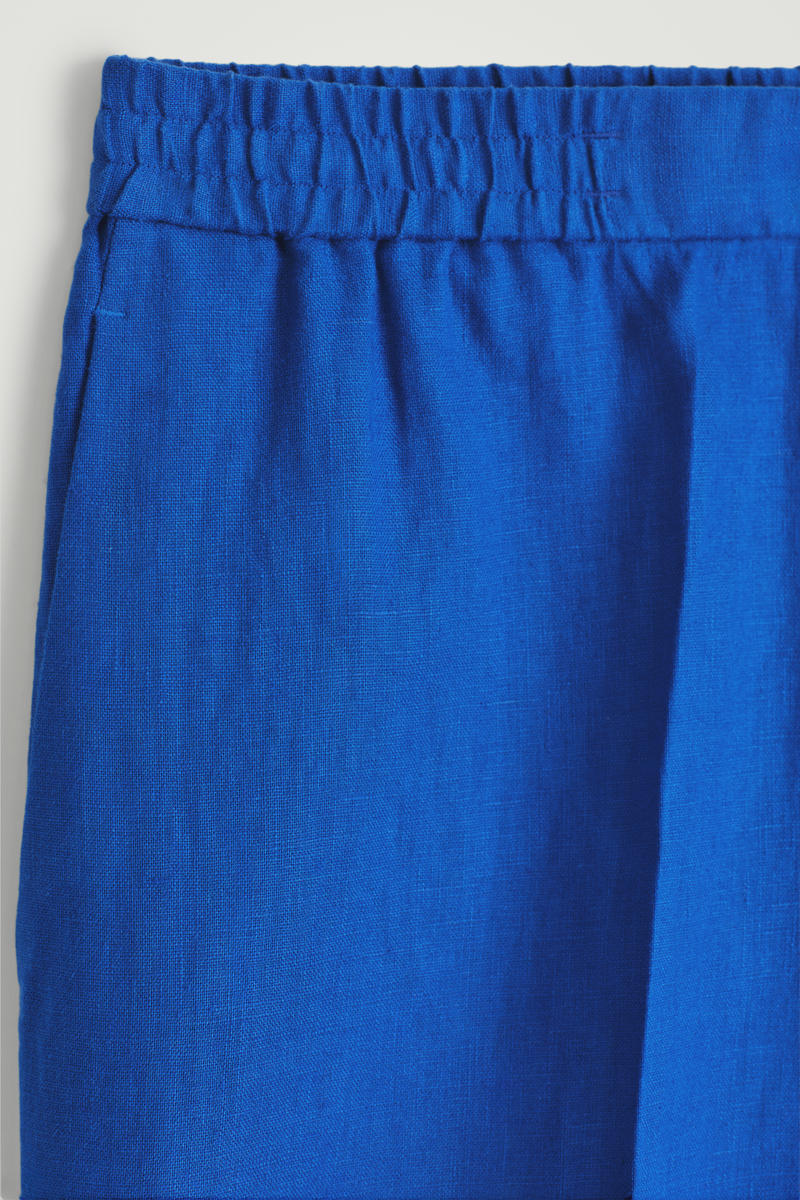 COS リネンゴム入りショートパンツ