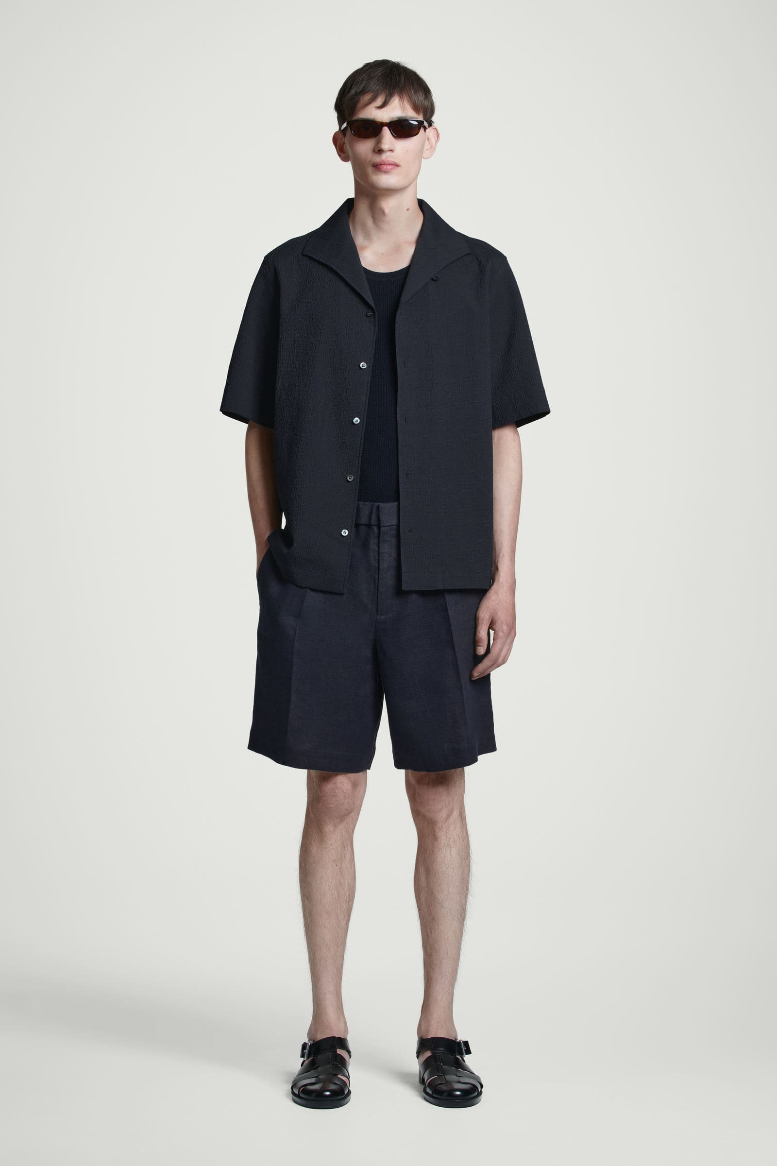 ELASTICATED LINEN SHORTS リネンゴム入りショートパンツ ネイビー