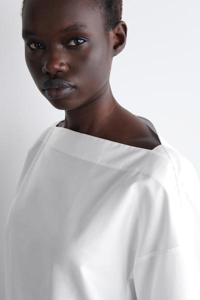 COS ボートネックコットンブラウス