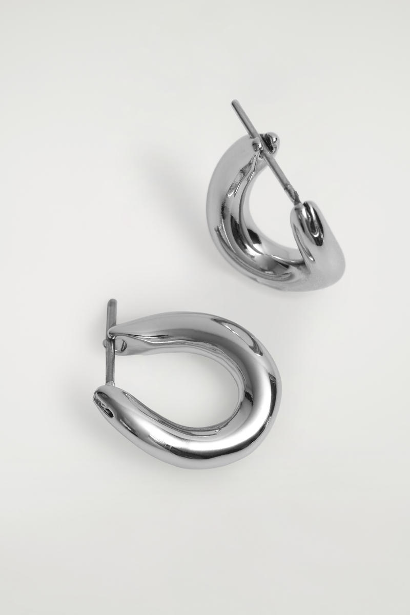 COS ツイストドロップイヤリング