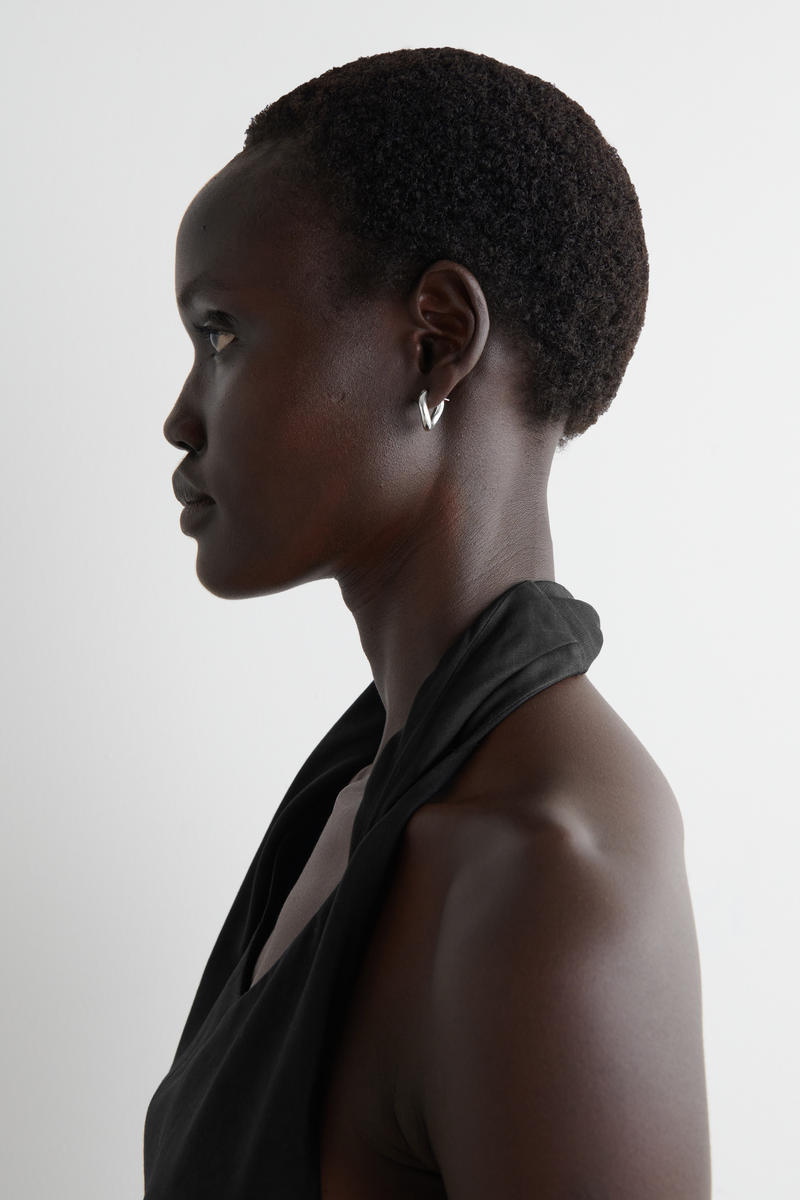 COS ツイストドロップイヤリング