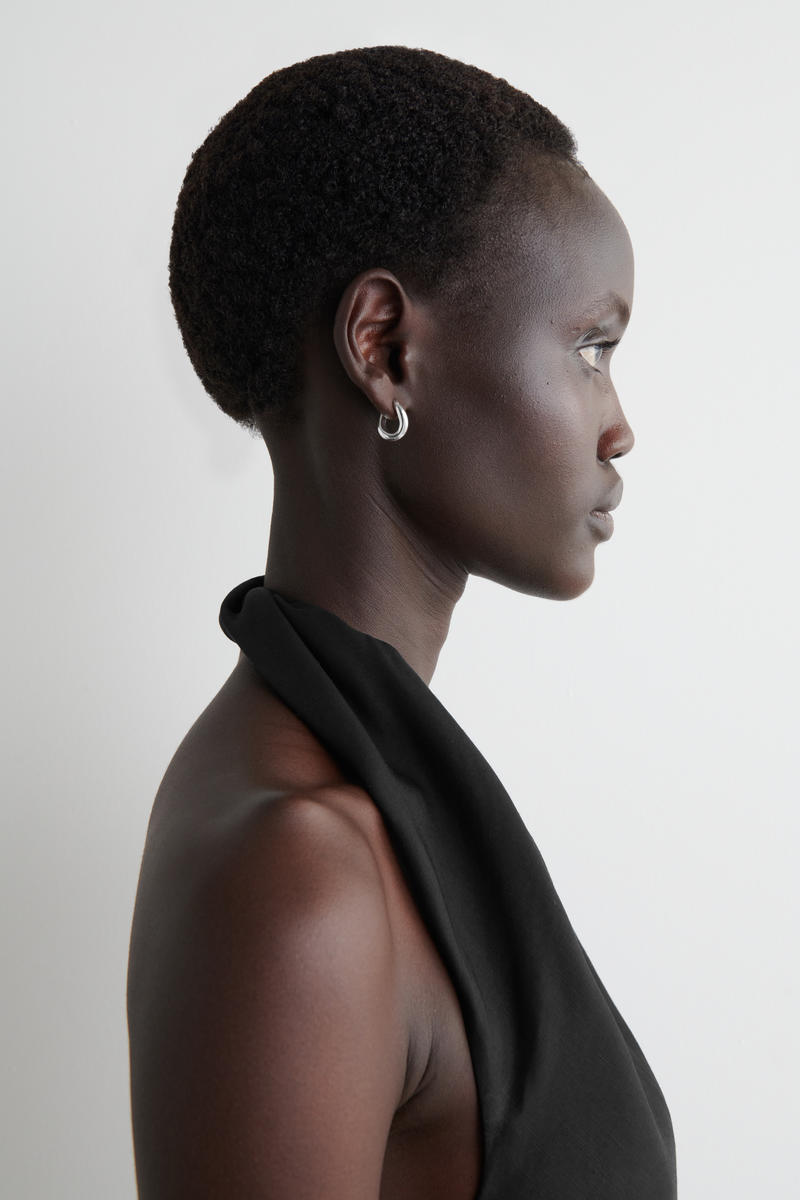 COS ツイストドロップイヤリング