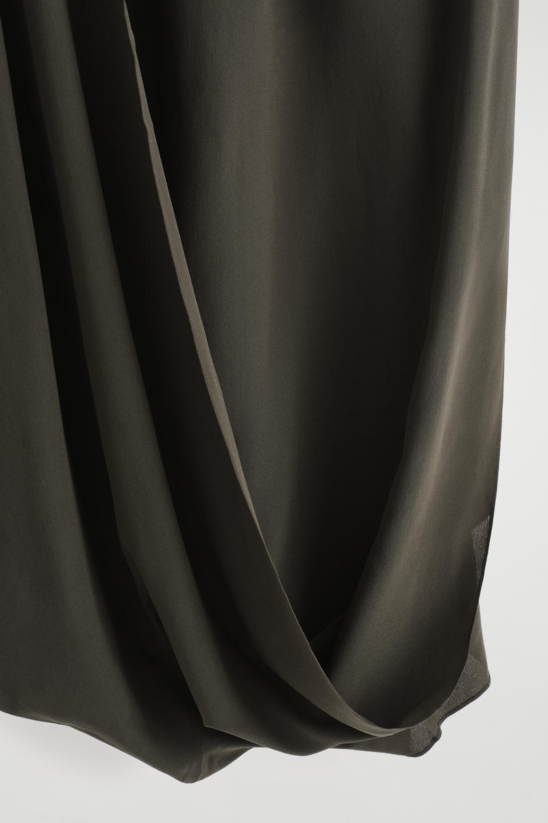 COS ドレープシルクミディスカート