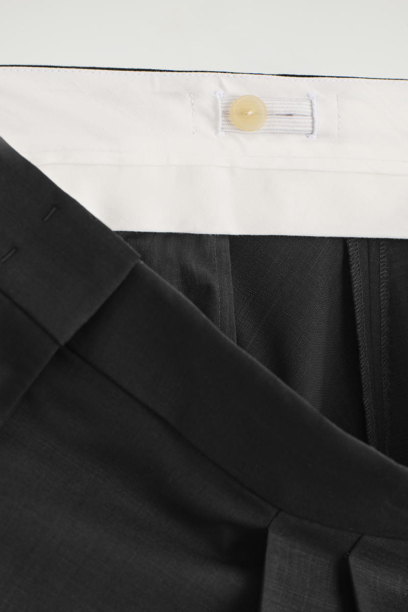 COS ボリュームのあるウールパンツ