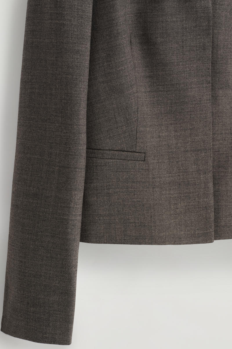 COS スリムウエストウールブレザー