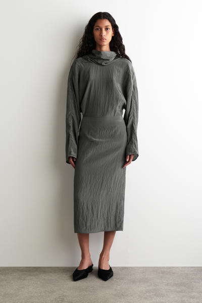 COS クランクルサテンミニドレス