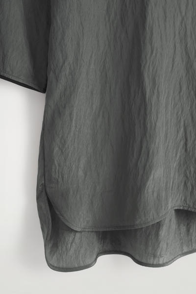 COS クランクルサテンミニドレス