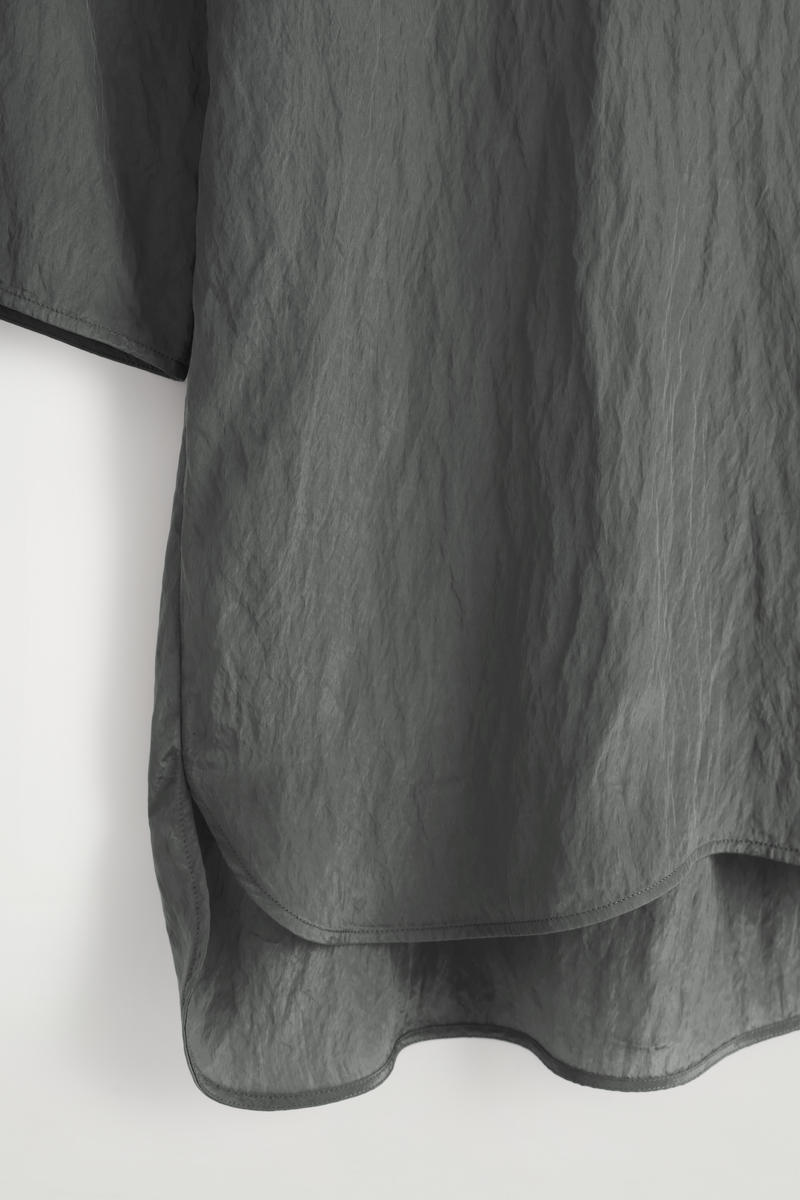 COS クランクルサテンミニドレス