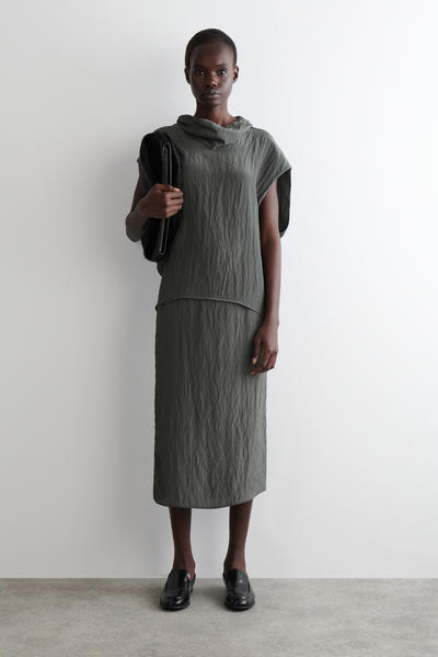 COS しわ加工サテントップ