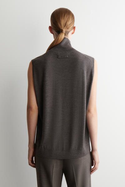 COS メリノウールロールネックベスト