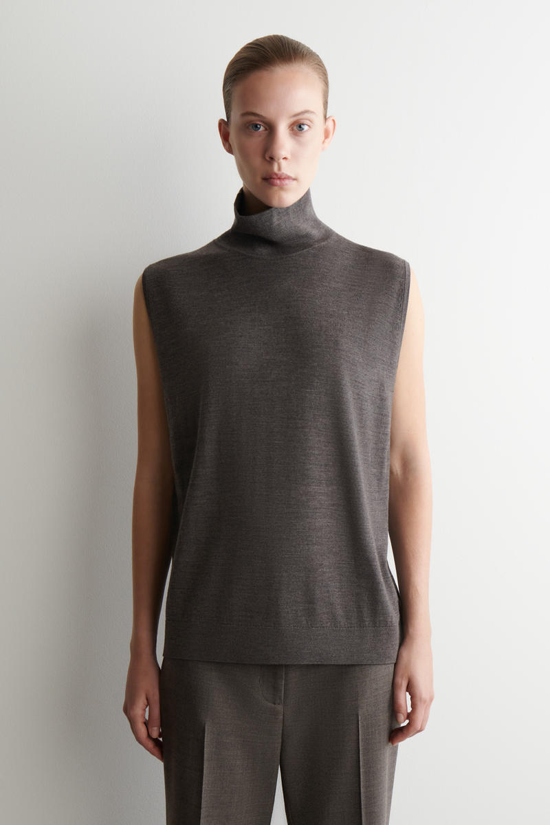 COS メリノウールロールネックベスト