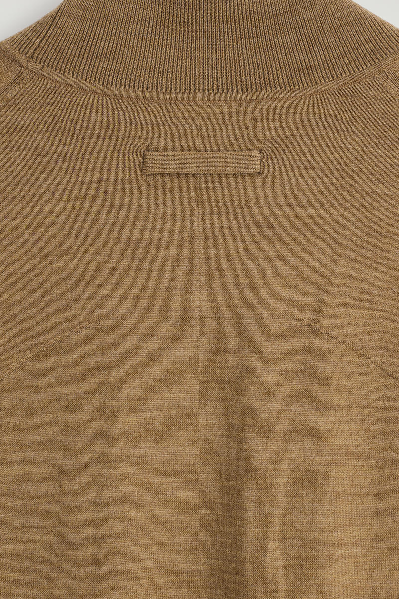 COS メリノウールタートルネックセーター