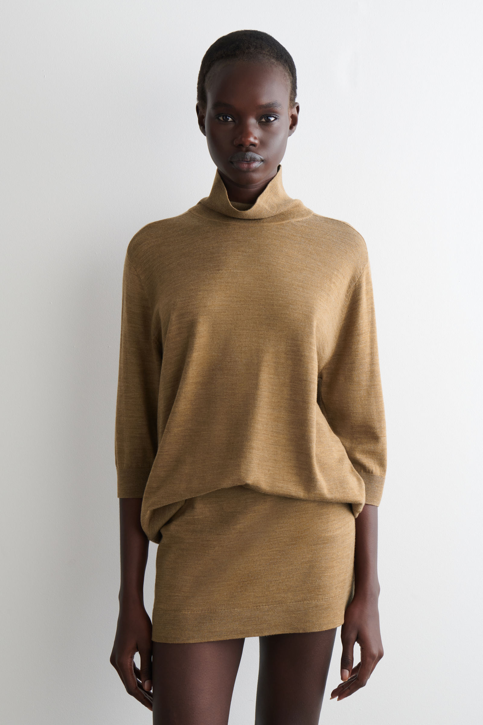 MERINO WOOL ROLL-NECK JUMPER メリノウールタートルネックセーター