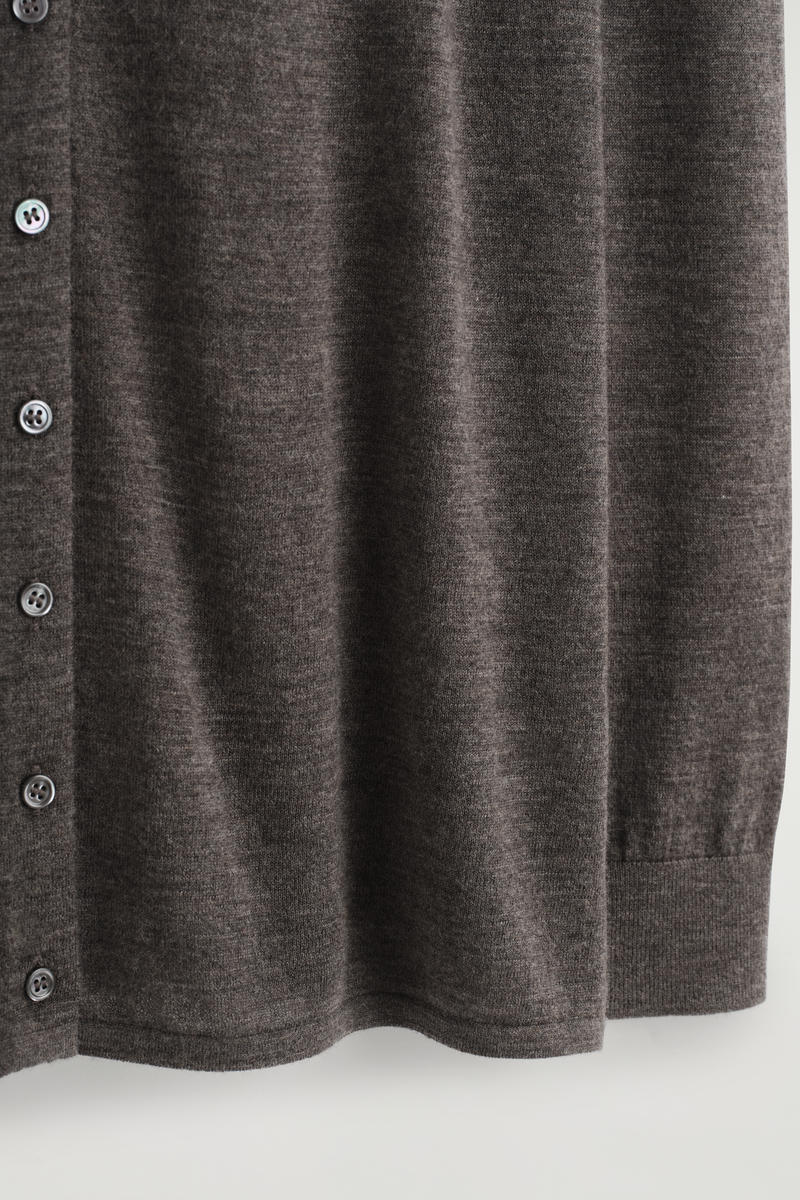 COS 上質なカシミヤカーディガン