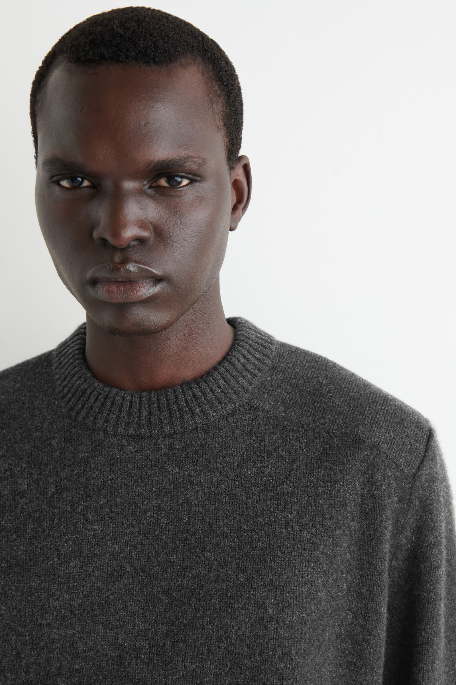 CASHMERE CREW-NECK JUMPER カシミヤクルー ネックセーター チャコール 