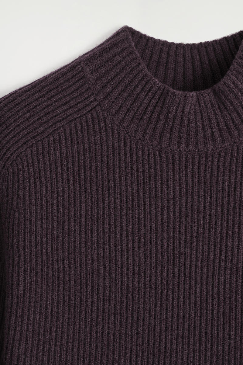 COS リブ編みウールハイネックセーター