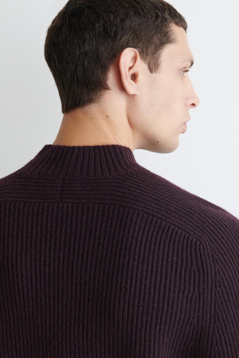 COS リブ編みウールハイネックセーター