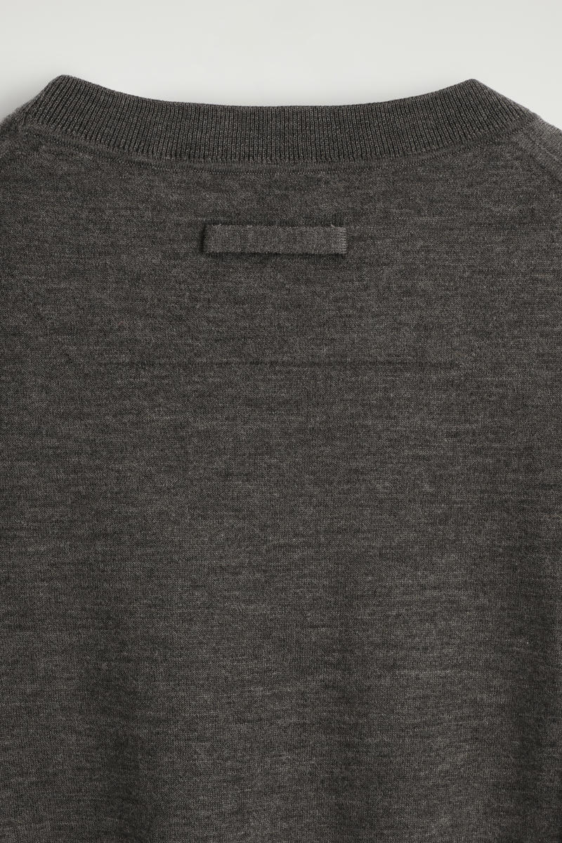 COS ファインカシミヤTシャツ