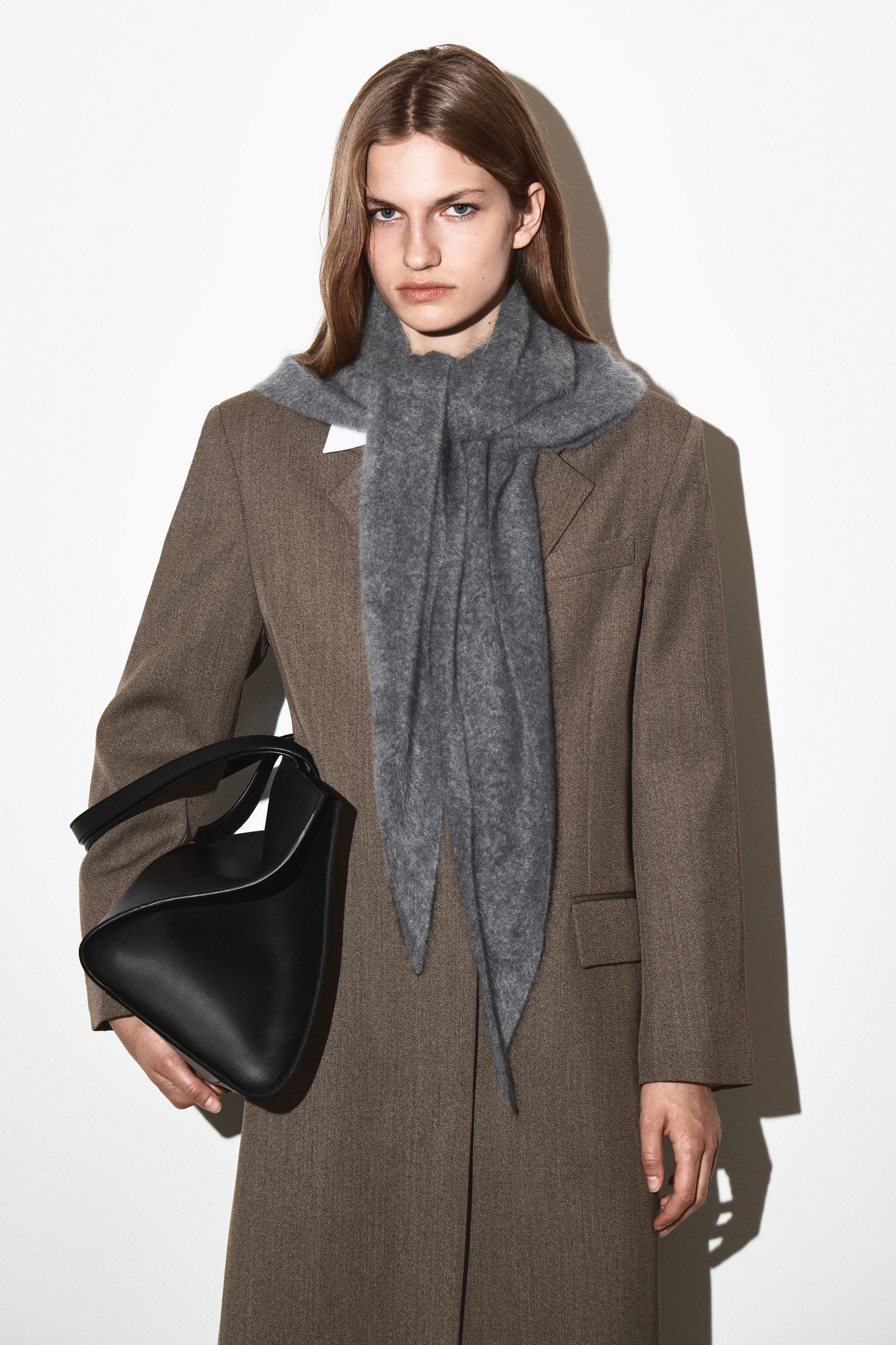 BRUSHED-CASHMERE TRIANGLE SCARF ブラッシュドカシミヤトライアングル