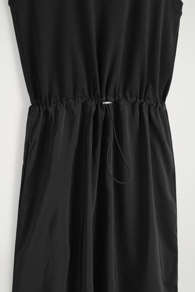 COS コントラストパネルワンピース