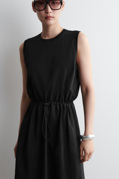 COS コントラストパネルワンピース