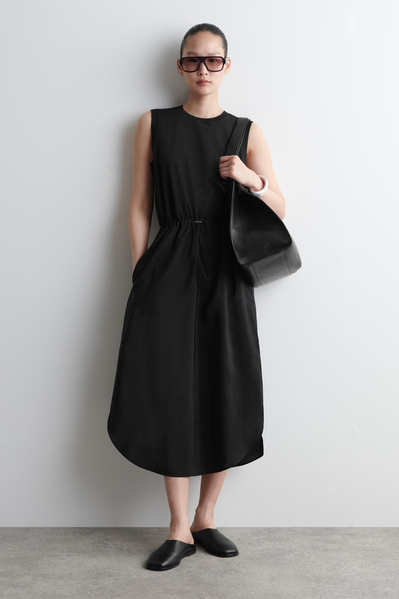 COS コントラストパネルワンピース