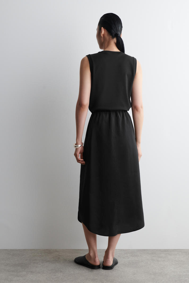 COS コントラストパネルワンピース