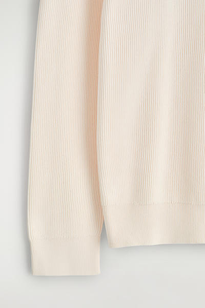 COS コットンクルーネックセーター