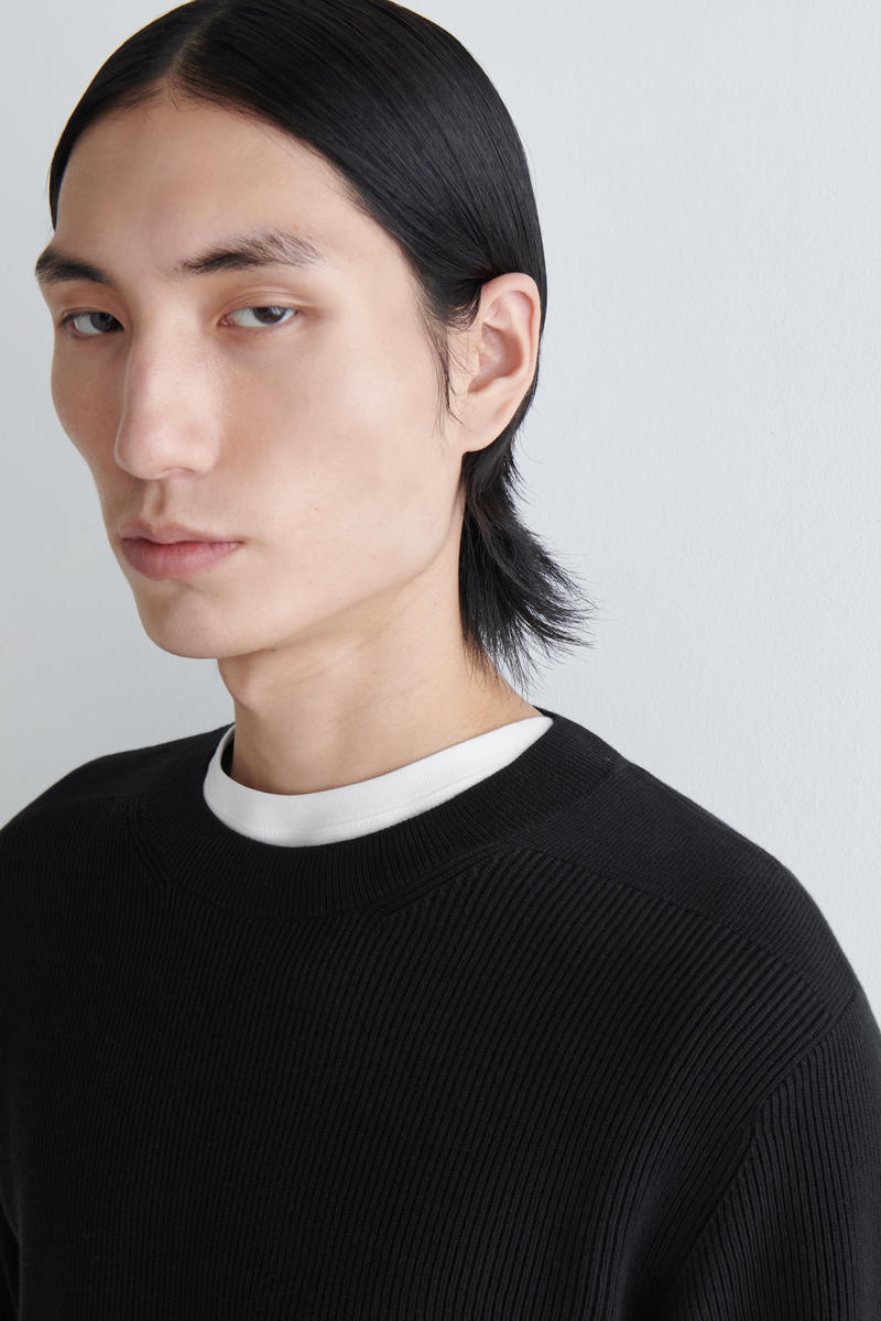 COS コットンクルーネックセーター