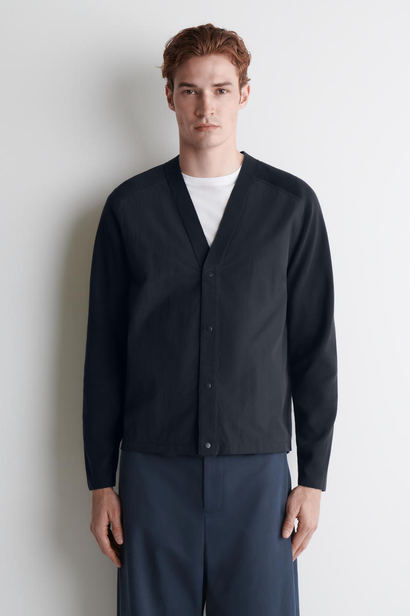 KNIT-PANELLED CARDIGAN ニットパネルカーディガン ネイビー｜COS コス