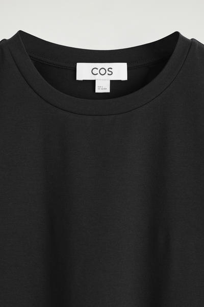 COS タイトフィットTシャツ