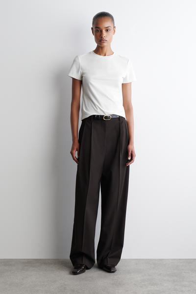 COS タイトフィットTシャツ