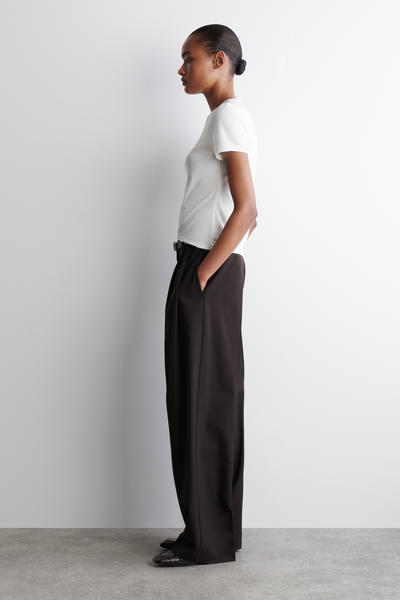 COS タイトフィットTシャツ