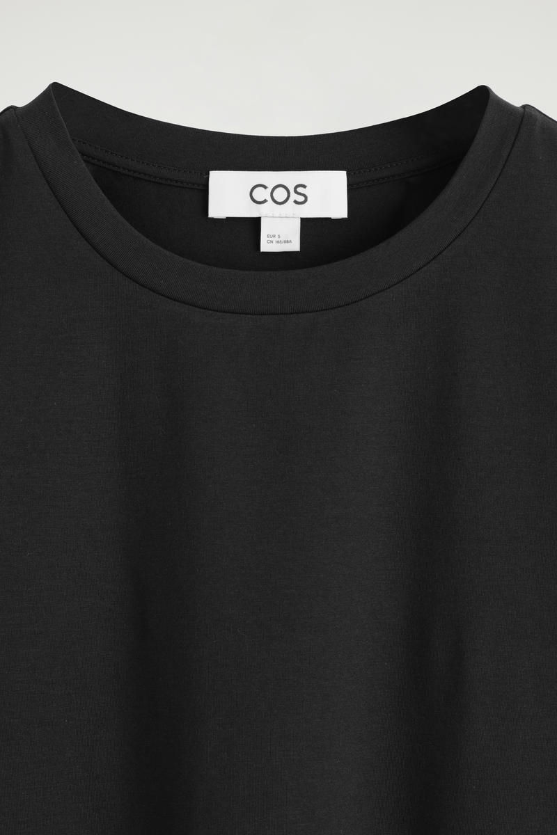 COS タイトフィットTシャツ