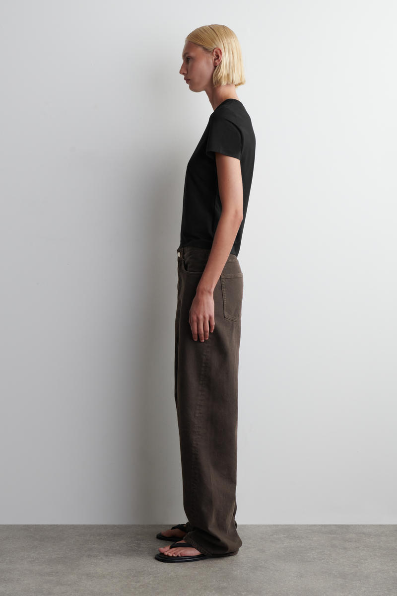 COS タイトフィットTシャツ