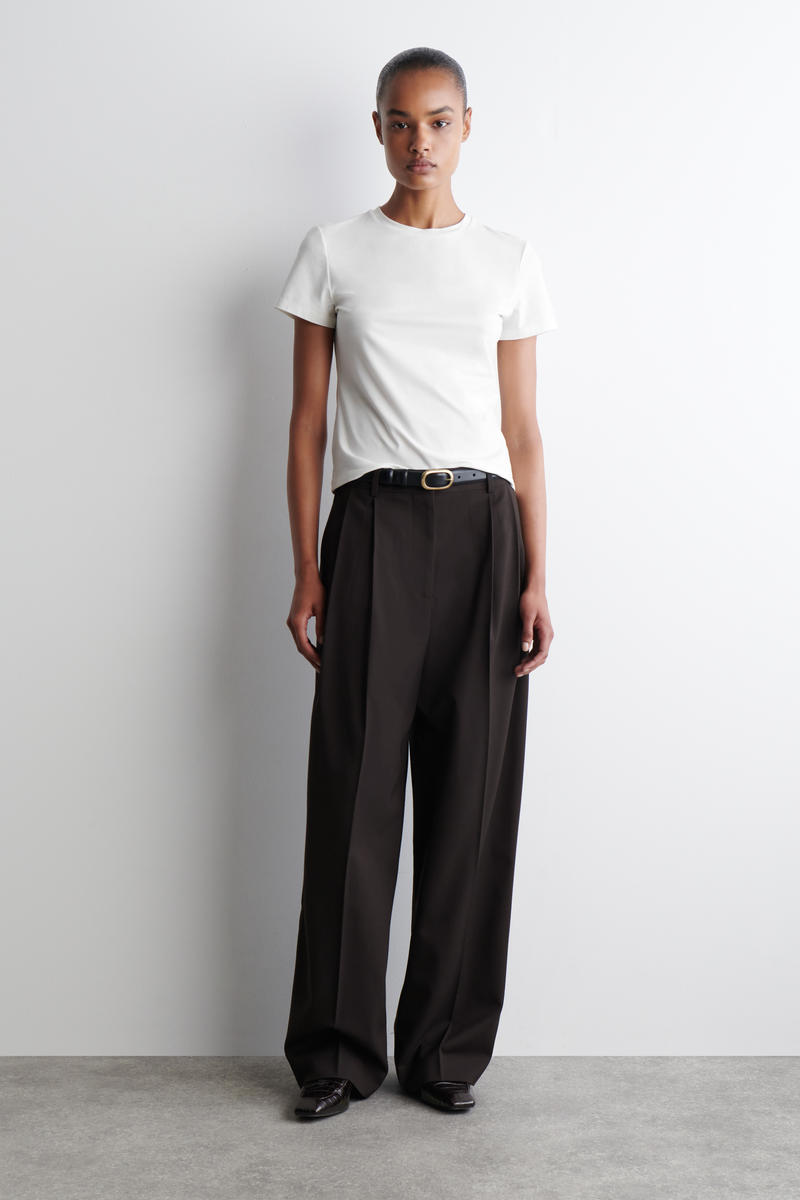 COS タイトフィットTシャツ