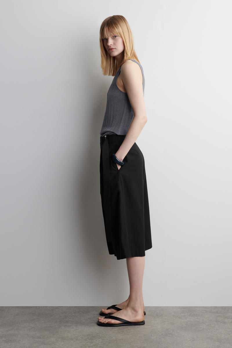 COS リブニットシルクタンクトップ