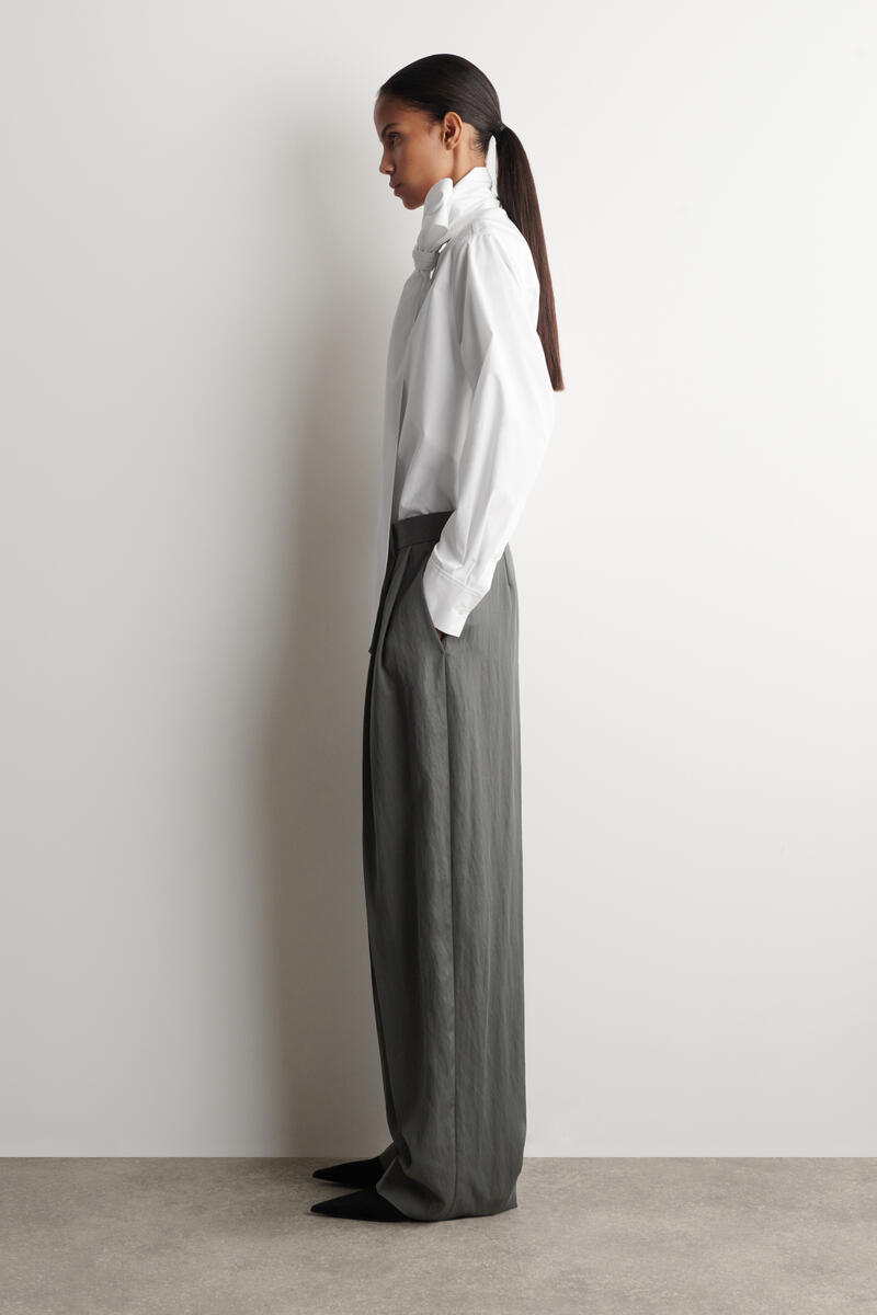 COS リラックス フルイドワイドレッグパンツ