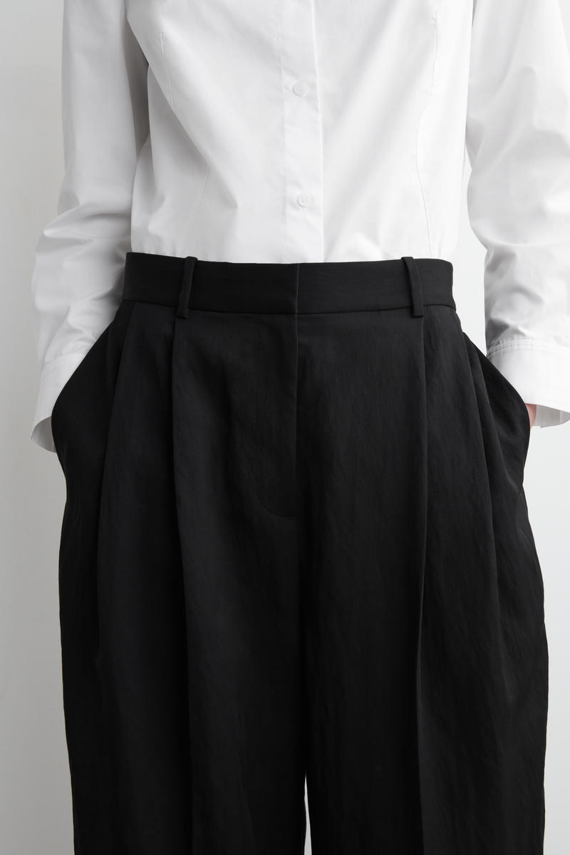 RELAXED FLUID WIDE-LEG TROUSERS リラックスフルイドワイドレッグ