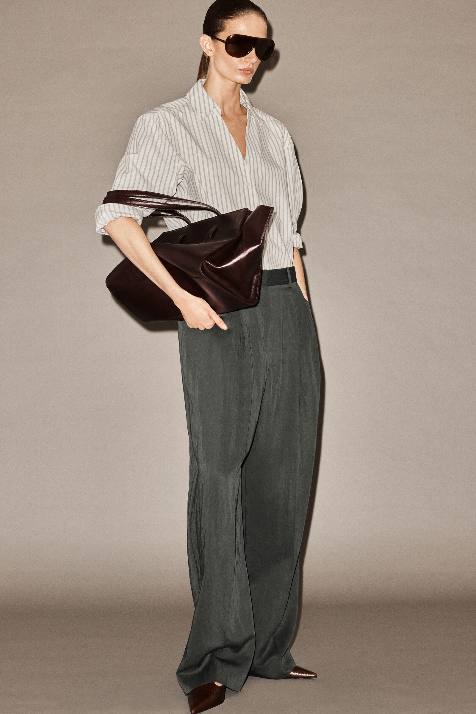 RELAXED FLUID WIDE-LEG TROUSERS リラックス フルイドワイドレッグ 
