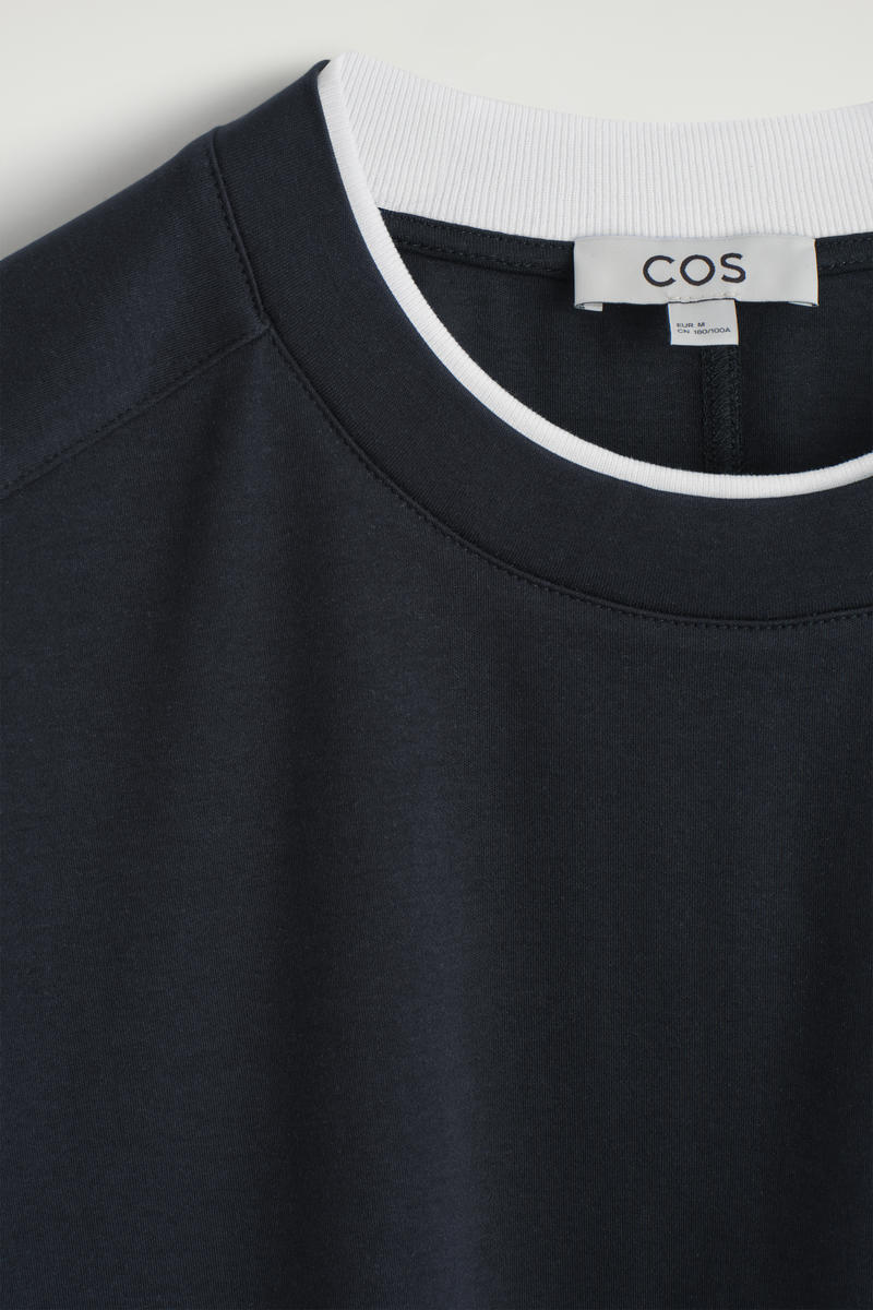 COS オーバーサイズ レイヤードエフェクト Tシャツ