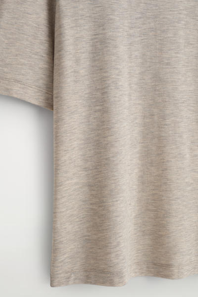 COS スリムライトウェイトTシャツ