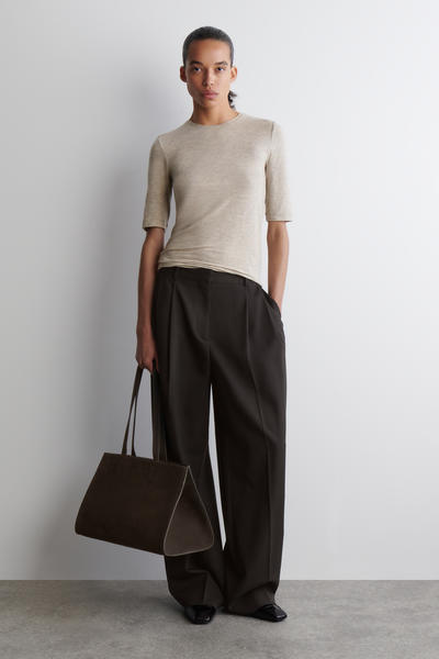 COS スリムライトウェイトTシャツ